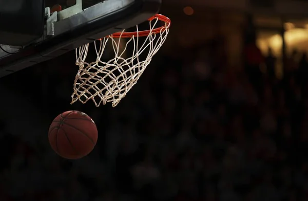 Basketbal Prochází Obručí — Stock fotografie