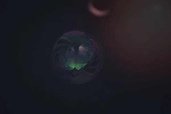 Мыльный Пузырь Темном Фоне — стоковое фото