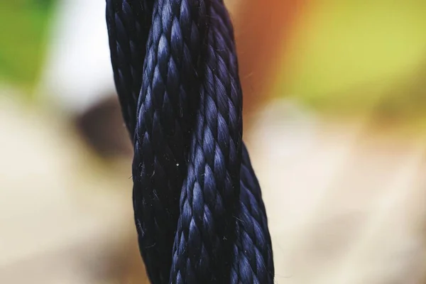Koyu Naylon Bir Kabloya Yakın — Stok fotoğraf