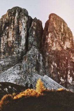 Dolomitler, İtalya 'nın kuzeydoğusundaki sıradağlar.