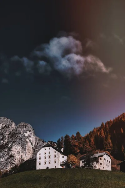 Σπίτια Στα Βουνά Της Ιταλίας — Φωτογραφία Αρχείου