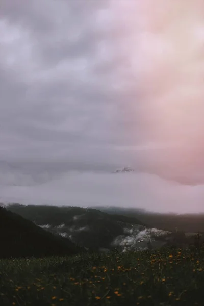 山区和阴天 — 图库照片