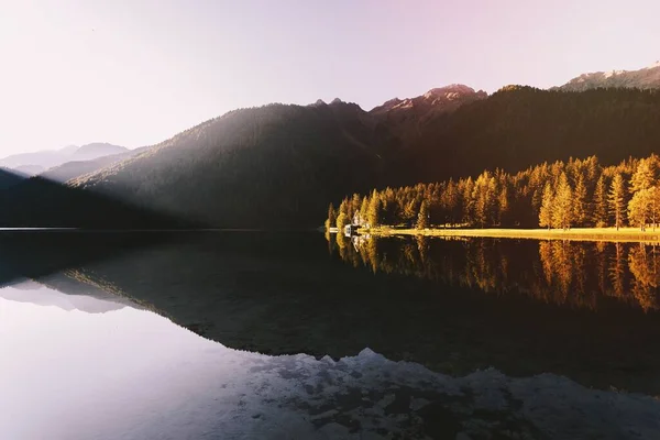 Widok Jezioro Antholzer See Włochy — Zdjęcie stockowe