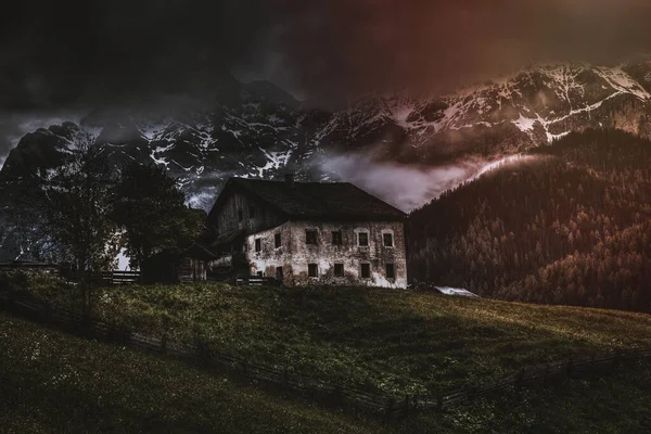 意大利白云石山上的老房子 — 图库照片