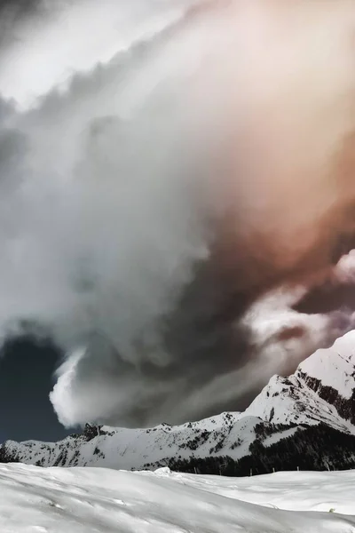 Bewolkte Lucht Boven Besneeuwde Landen Lappach Italië — Stockfoto