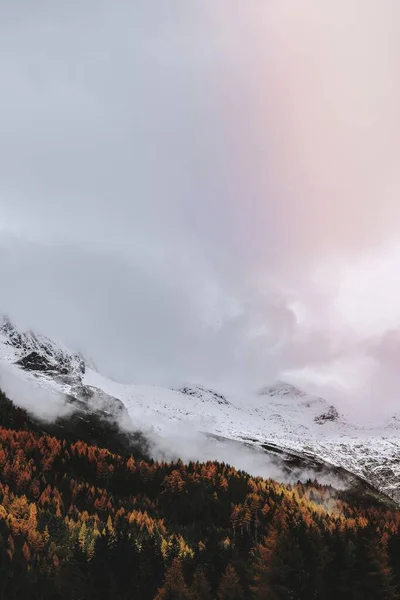 Nebbia Che Copre Alpi Innevate — Foto Stock