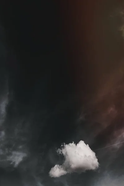 在天空中孤独云 — 图库照片
