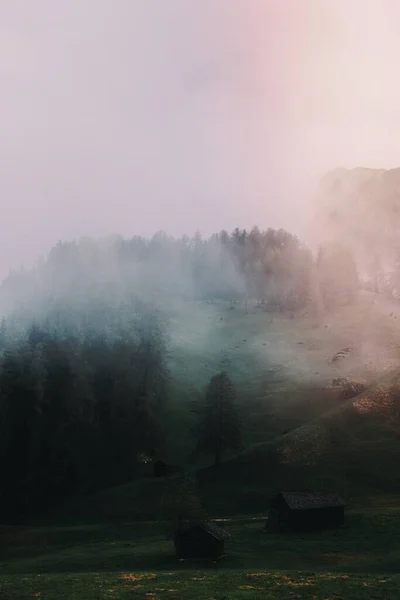 Vista Della Montagna Nella Nebbia — Foto Stock