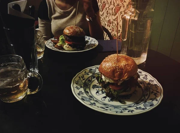 A image of burger dinner