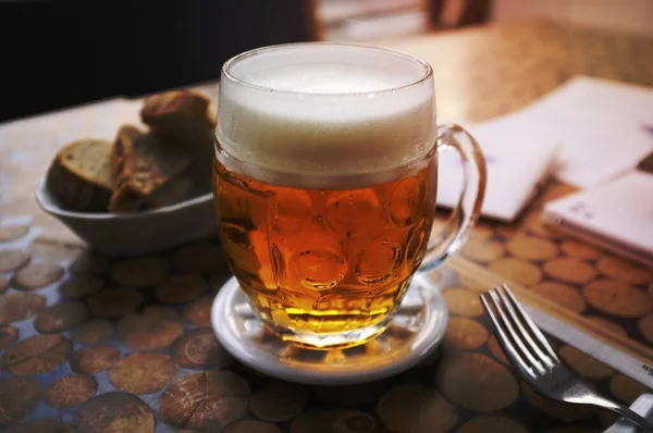 Ein Bier Und Brot — Stockfoto