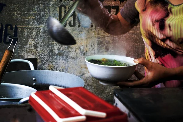 Продавець Готує Пхо Єтнамський Суп Локшини — стокове фото