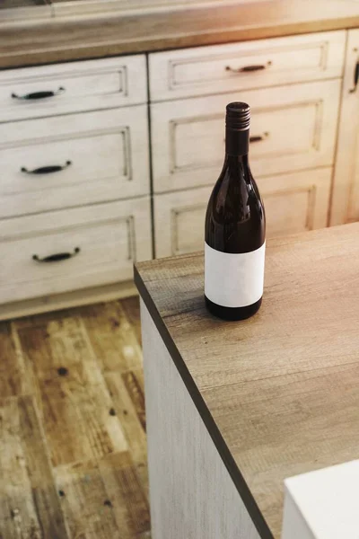 台所のワインのボトル — ストック写真