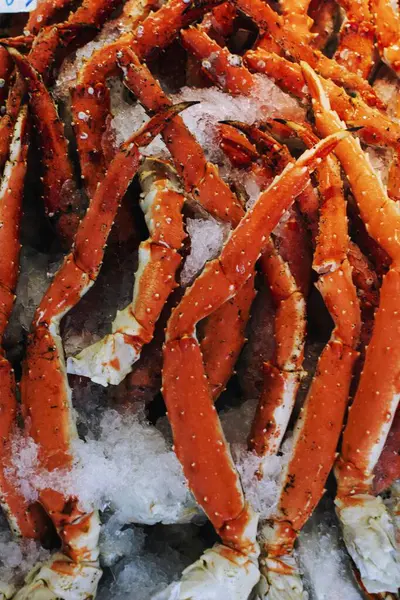 stock image Fresh king crab at a fish market