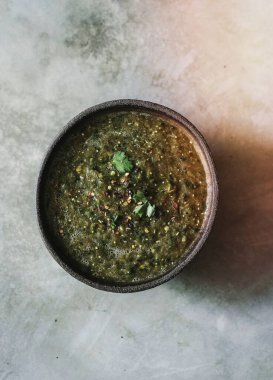 Ev yapımı yeşil tomatillo salsa gıda fotoğraf tarifi fikir