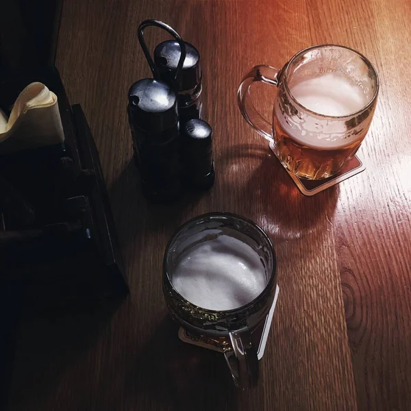 Biergläser Der Kneipe — Stockfoto