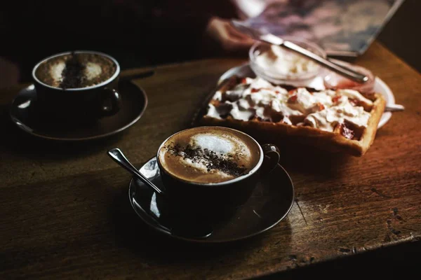 Cappuccino Quente Com Chocolate Waffle — Fotografia de Stock