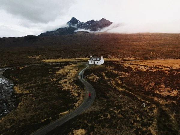 Biały Domek Pobliżu Black Cuillin Glen Sligachan Wyspie Skye Szkocji — Zdjęcie stockowe