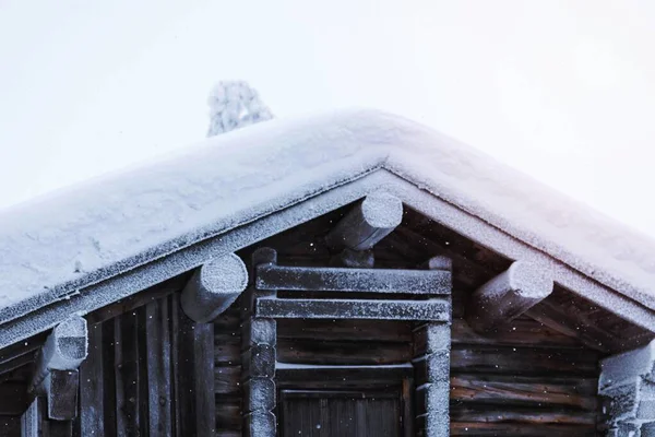 Houten Hut Een Besneeuwd Bos Finland — Stockfoto