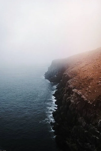 Vista Nebbiosa Del Faro Neist Point Sull Isola Skye Scozia — Foto Stock