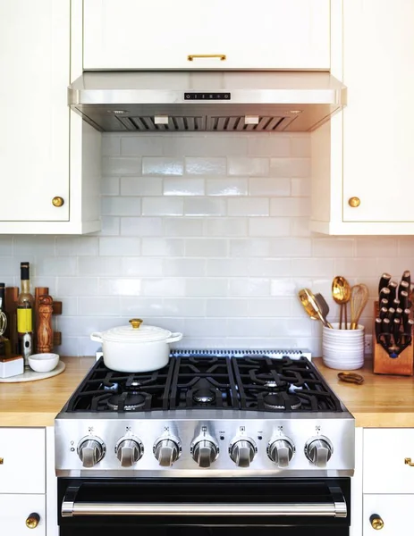 Moderne Zwarte Keuken Kookplaat Ontwerp — Stockfoto
