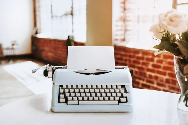 Retro Jasnoniebieska Maszyna Pisania Pastelowego — Zdjęcie stockowe