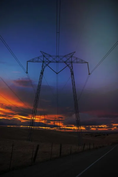 美国加利福尼亚州特雷西的高压电线杆 — 图库照片