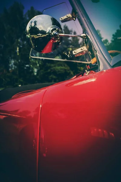Eski Bir Arabanın Kapağını Kapatın — Stok fotoğraf