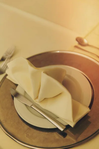 Yemek Masasında Katlanmış Peçeteler — Stok fotoğraf