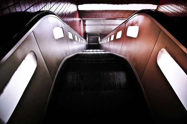 Perspectiva Descendente Uma Escada Rolante — Fotografia de Stock