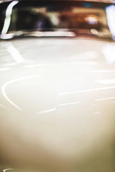 Fechar Capuz Carro Branco — Fotografia de Stock