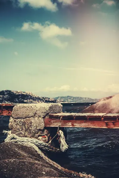 Деревянная Пристань Скал — стоковое фото
