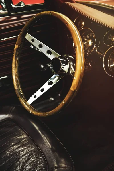 Klasik Bir Arabanın Içi — Stok fotoğraf