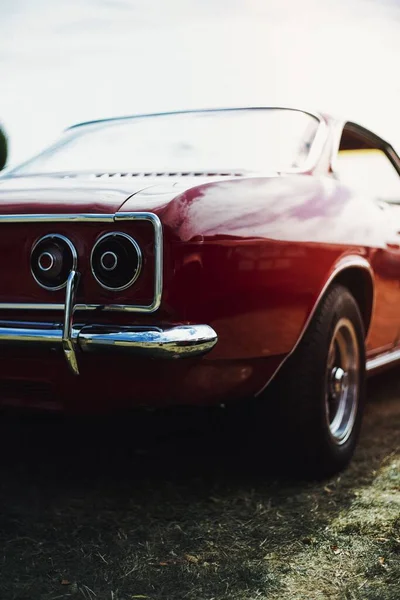 Achteraanzicht Van Een Vintage Rode Auto — Stockfoto