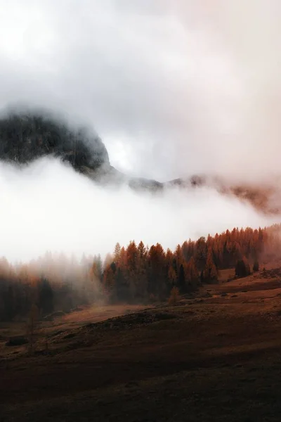 Dolomiti Avvolte Dalla Nebbia — Foto Stock