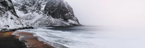Praia Kvalvika Nas Ilhas Lofoten Noruega — Fotografia de Stock