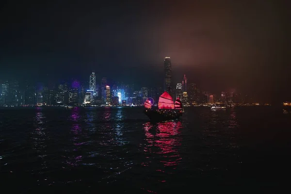 Junk Schip Zeilen Een Victoria Harbor Hong Kong — Stockfoto
