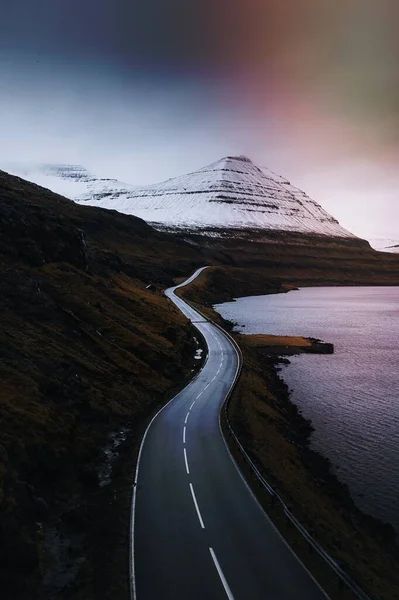 Auto Estrada Panorâmica Junto Lago Nas Ilhas Faroé — Fotografia de Stock