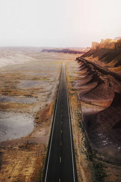 砂漠の道のドローン撮影 — ストック写真