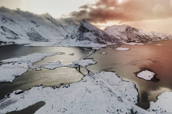 多雪海岸的无人机图像 — 图库照片