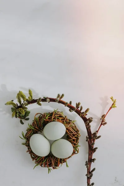 Luftaufnahme Roher Eier Auf Einem Tisch Aus Weißem Marmor — Stockfoto