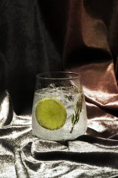 Gin Tonic Met Rozemarijn — Stockfoto