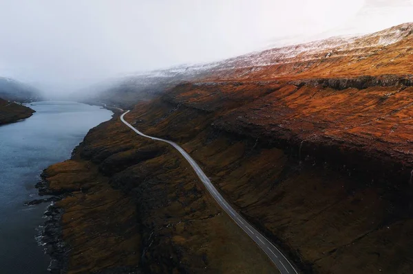 Auto Estrada Panorâmica Junto Lago Nas Ilhas Faroé — Fotografia de Stock