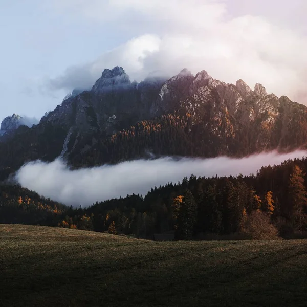 Valle Los Dolomitas Envuelto Por Niebla — Foto de Stock