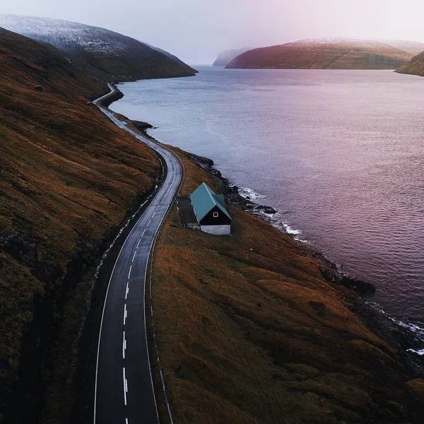 Naturskön Motorväg Vid Sjön Färöarna — Stockfoto