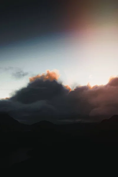 Cielo Nublado Sobre Una Cordillera — Foto de Stock