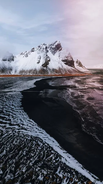 Όμορφη Μαύρη Αμμουδιά Χειμώνα Στο Vestrahorn Στην Ισλανδία — Φωτογραφία Αρχείου