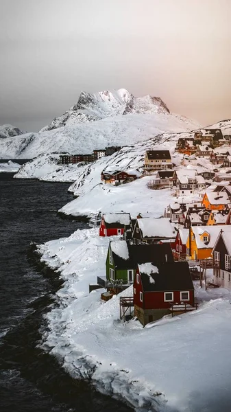 Byn Vid Den Snöiga Kusten Nuuk Grönland — Stockfoto