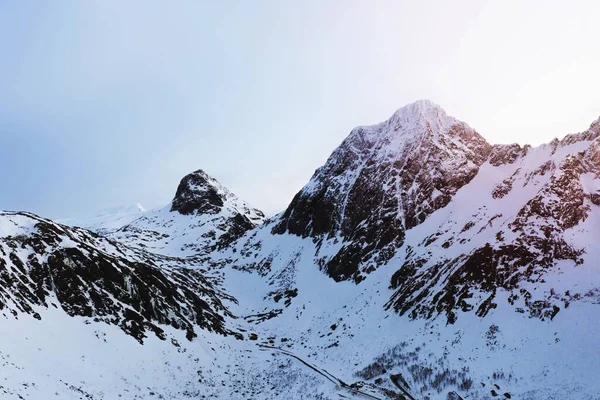 Дрон Знімав Снігові Покриті Гори Норвегії — стокове фото
