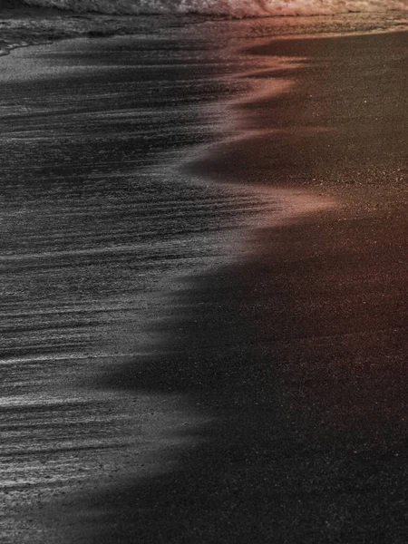 エクアドルのガラパゴス諸島の砂の上の波 — ストック写真