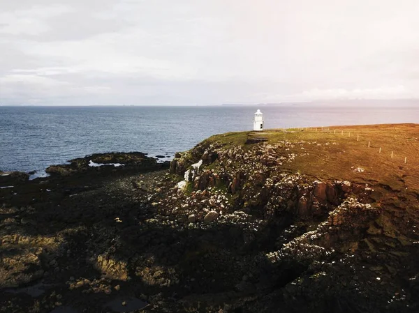 Drone Shot Vaternish Lighthouse Isla Skye Escocia —  Fotos de Stock